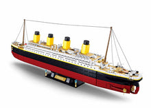 Load image into Gallery viewer, SLUBAN B1122 MB TITANIC BIG SCALE 1:350 - 2401 PCS AGES 12+ C3 SLUBAN