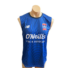 Load image into Gallery viewer, NEWCASTLE JETS FC 25/26 TRAINING SINGLET - MENS NEW BALANCE