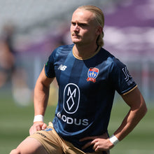 Load image into Gallery viewer, NEWCASTLE JETS FC 25/26 WARM UP TEE - MENS NEW BALANCE