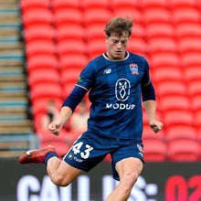 Load image into Gallery viewer, NEWCASTLE JETS FC 25/26 WARM UP TEE - MENS NEW BALANCE